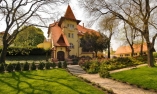 Fried Castle Hotel and Restaurant