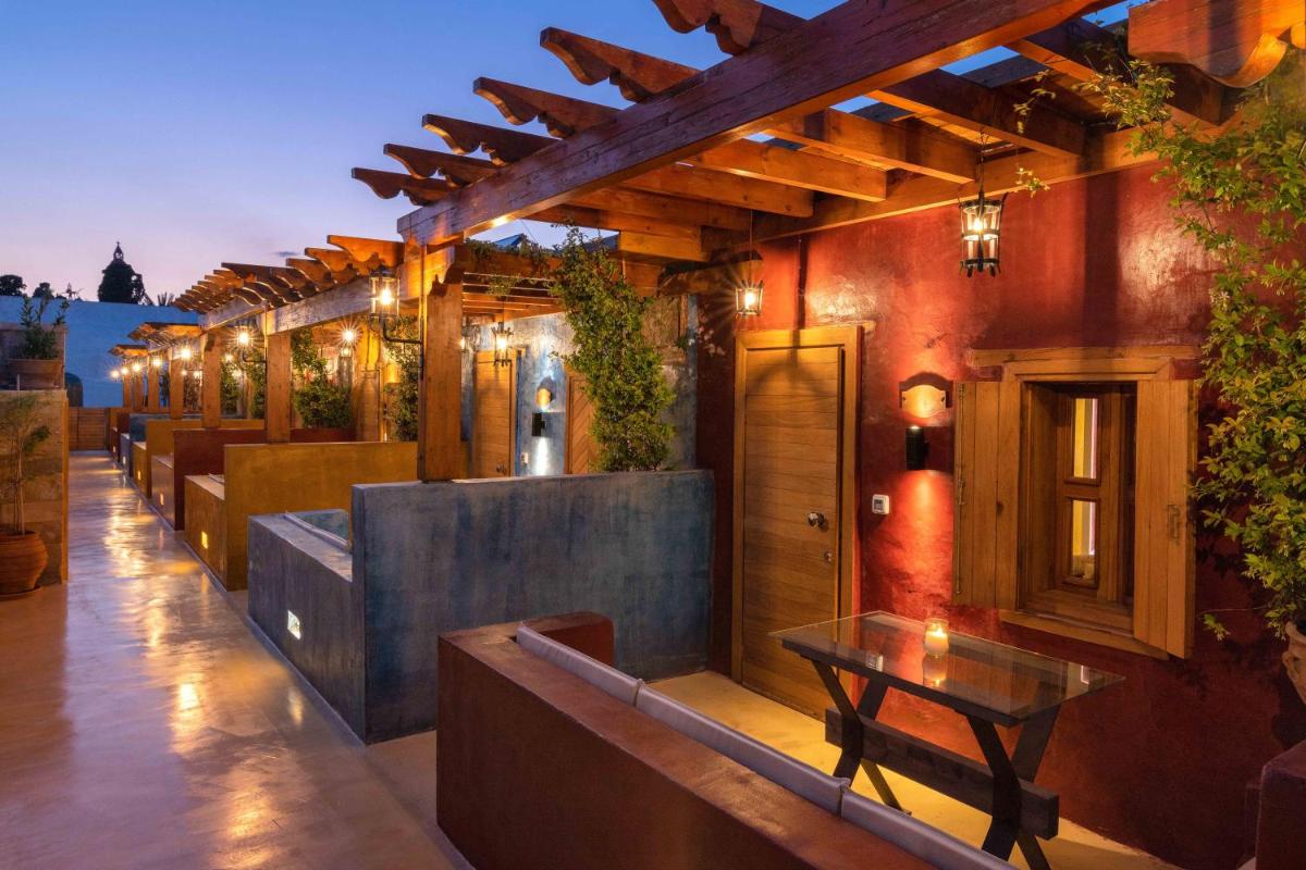 10GR Boutique Hotel & Wine Bar