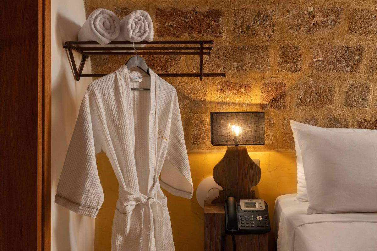 10GR Boutique Hotel & Wine Bar