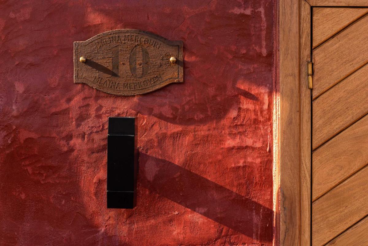 10GR Boutique Hotel & Wine Bar