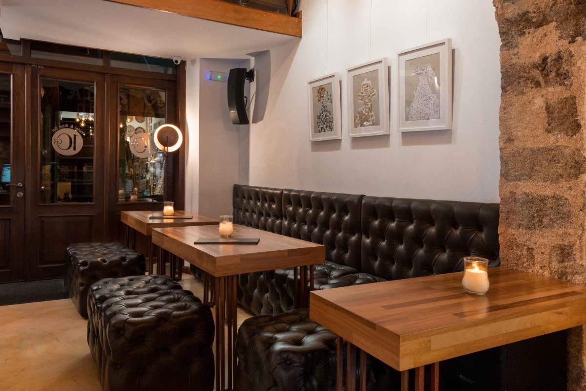 10GR Boutique Hotel & Wine Bar