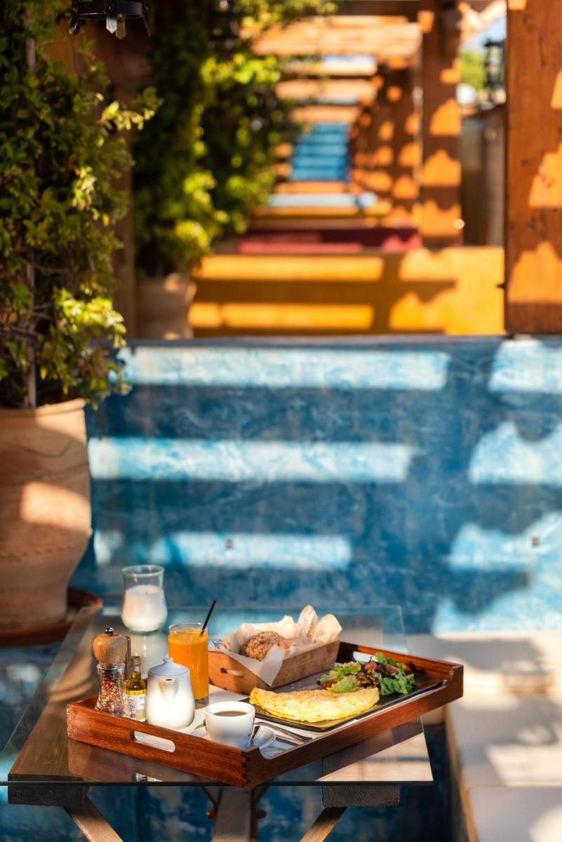 10GR Boutique Hotel & Wine Bar