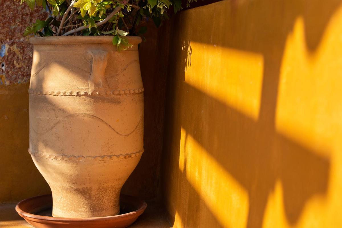 10GR Boutique Hotel & Wine Bar