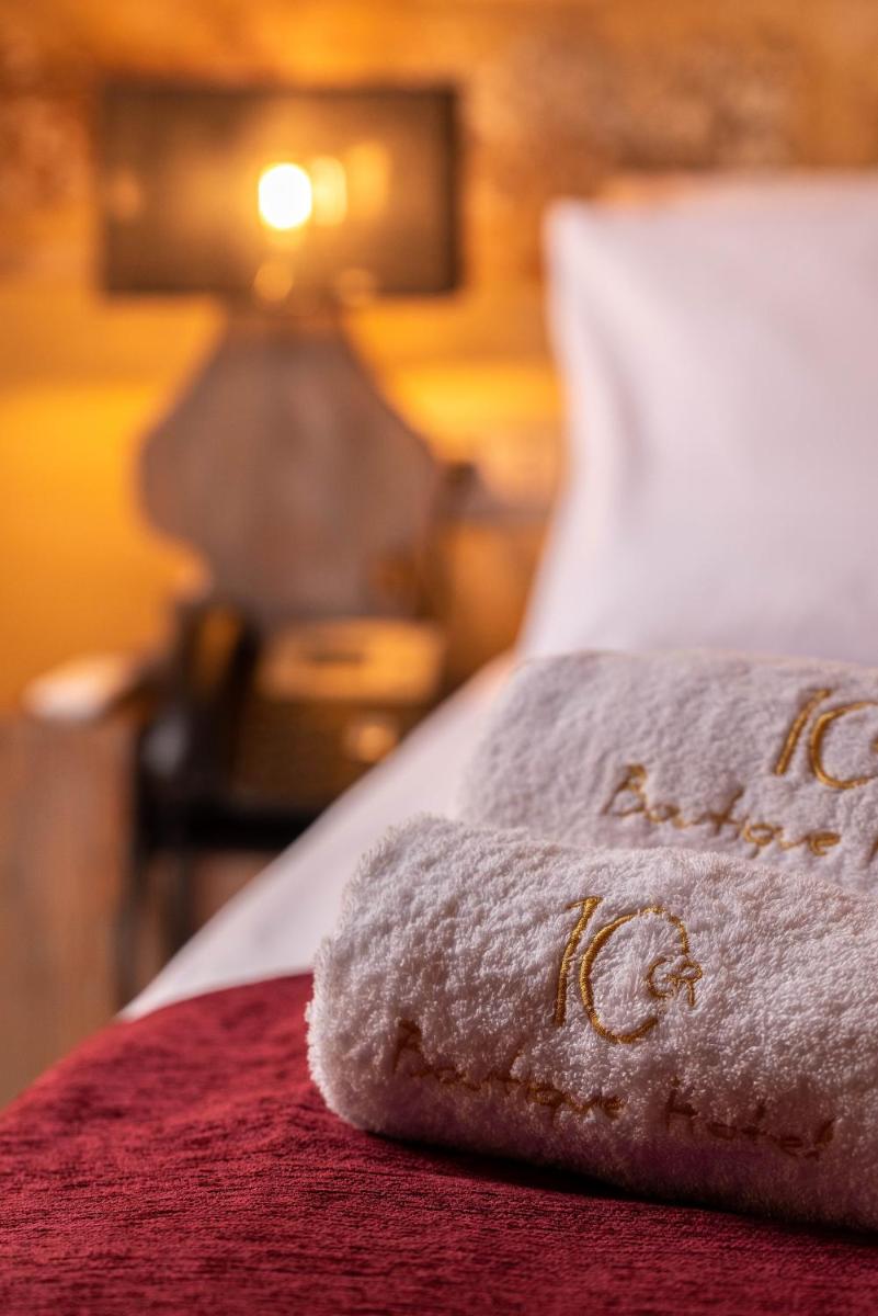 10GR Boutique Hotel & Wine Bar