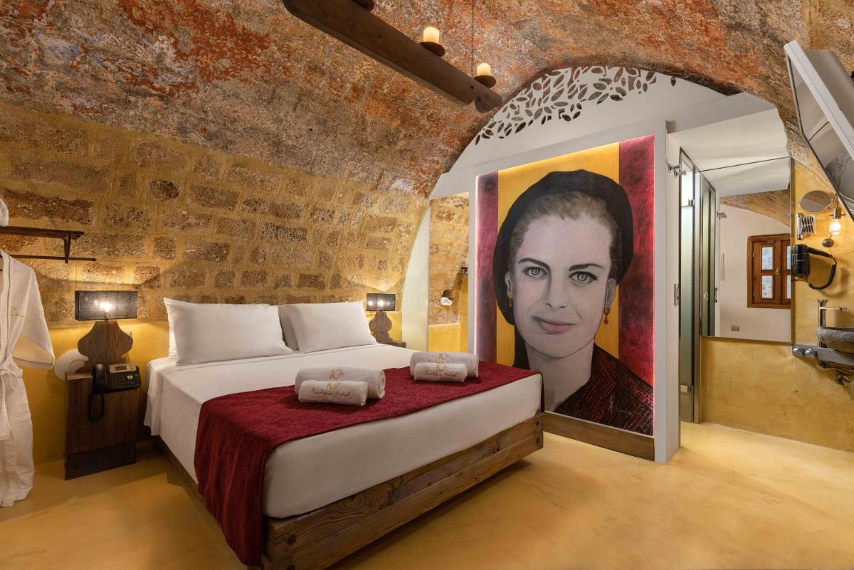 10GR Boutique Hotel & Wine Bar