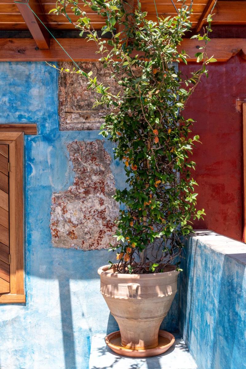 10GR Boutique Hotel & Wine Bar