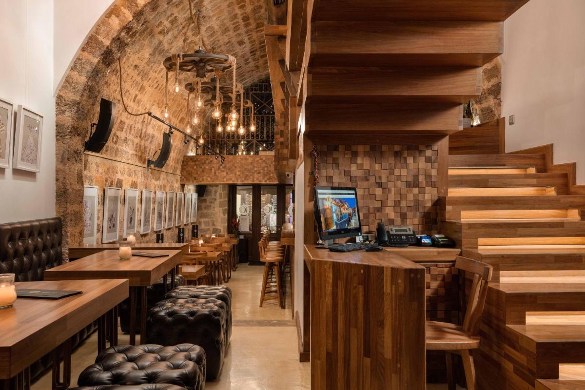 10GR Boutique Hotel & Wine Bar