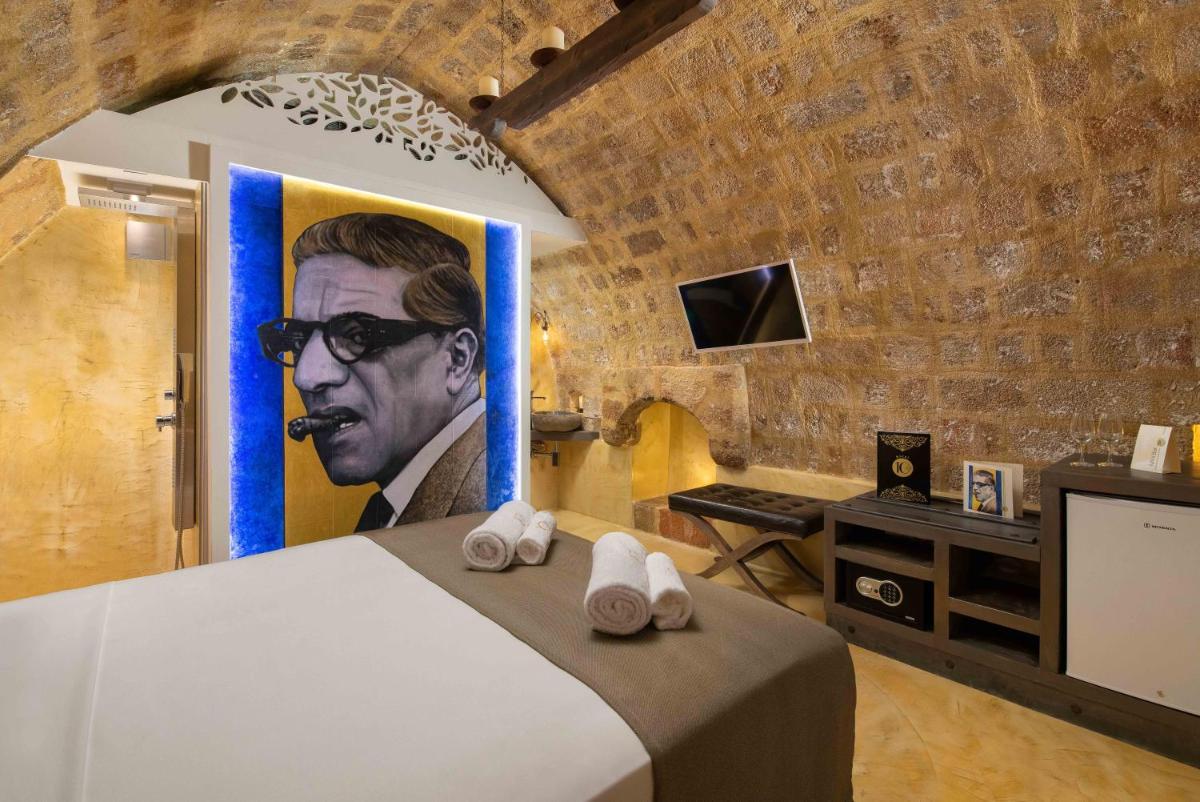 10GR Boutique Hotel & Wine Bar