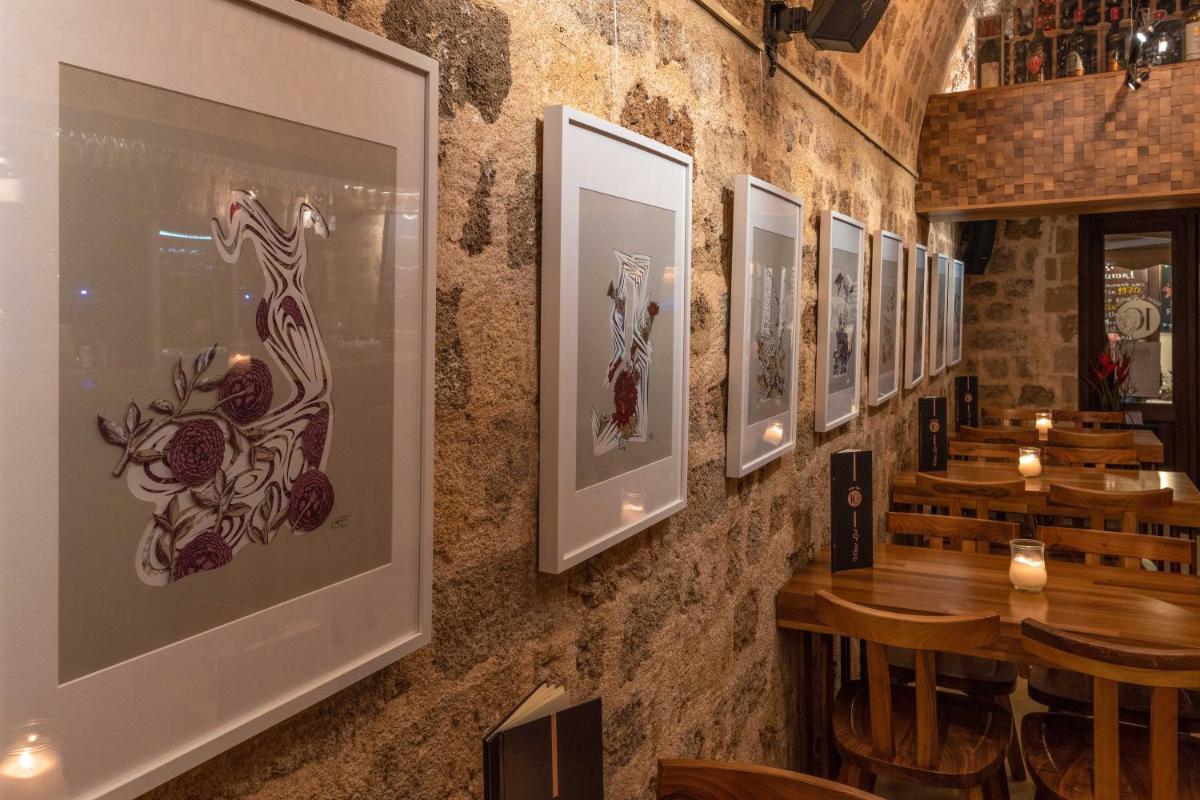 10GR Boutique Hotel & Wine Bar