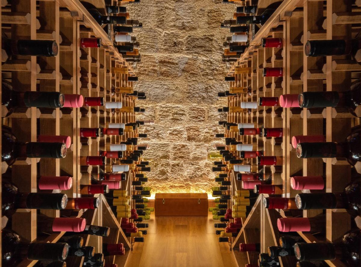 10GR Boutique Hotel & Wine Bar