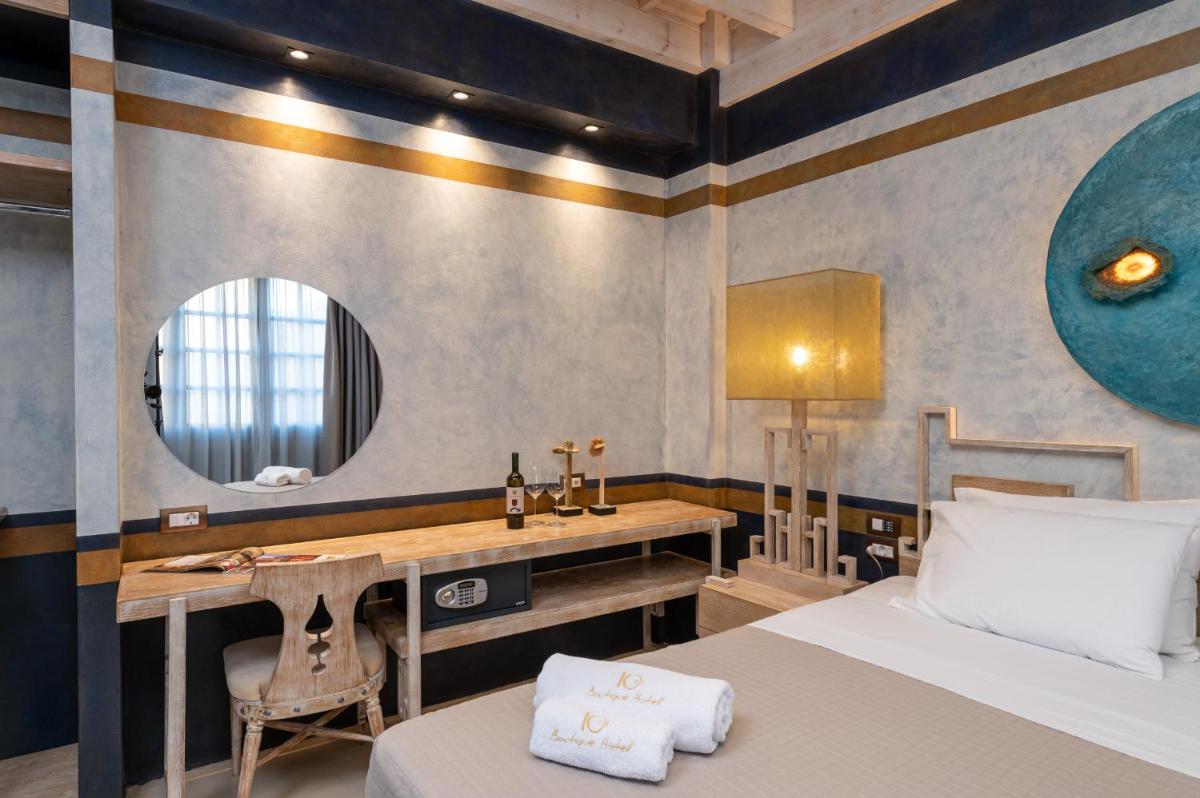 10GR Boutique Hotel & Wine Bar