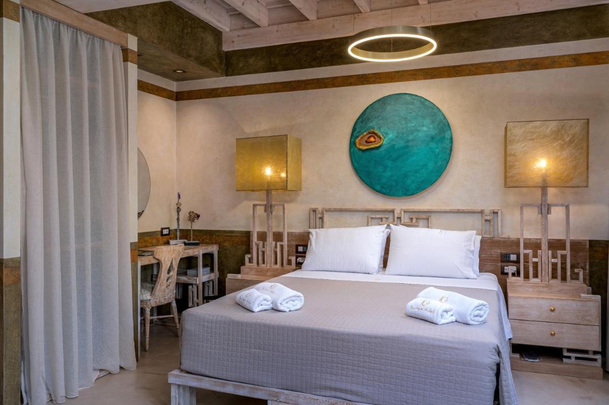 10GR Boutique Hotel & Wine Bar