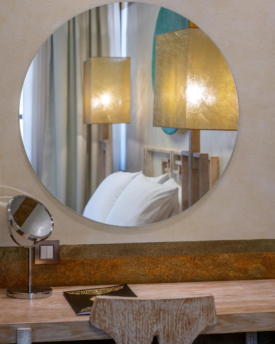 10GR Boutique Hotel & Wine Bar