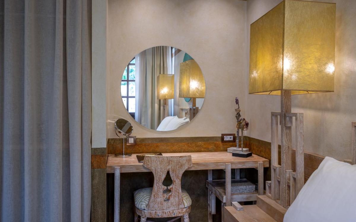 10GR Boutique Hotel & Wine Bar