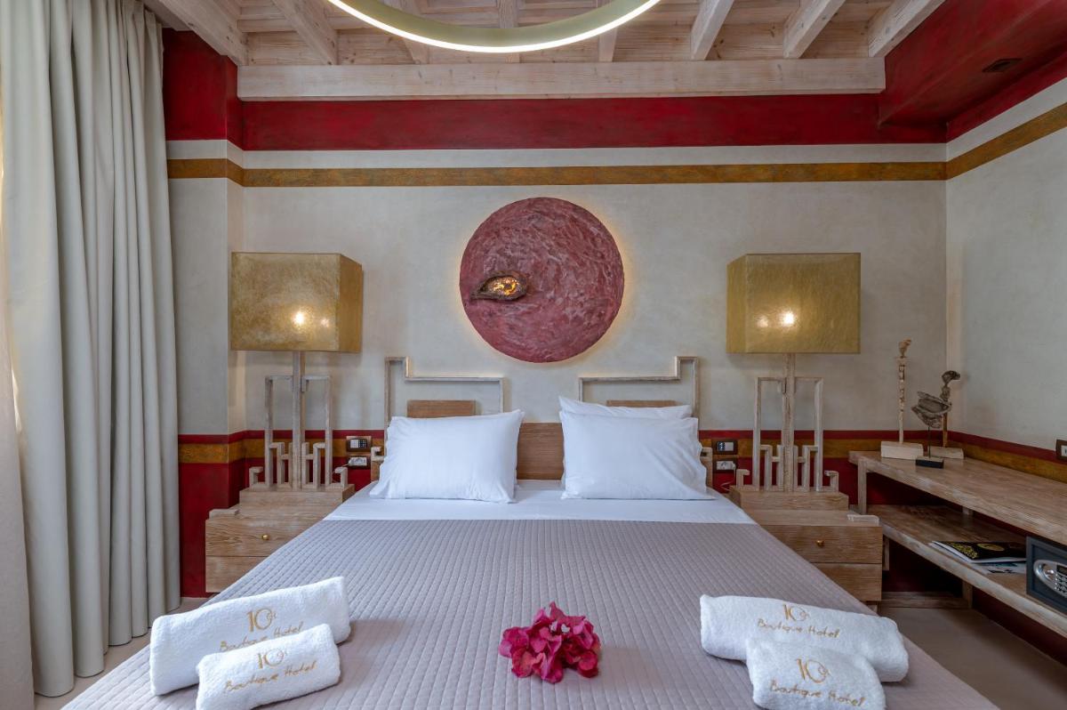 10GR Boutique Hotel & Wine Bar