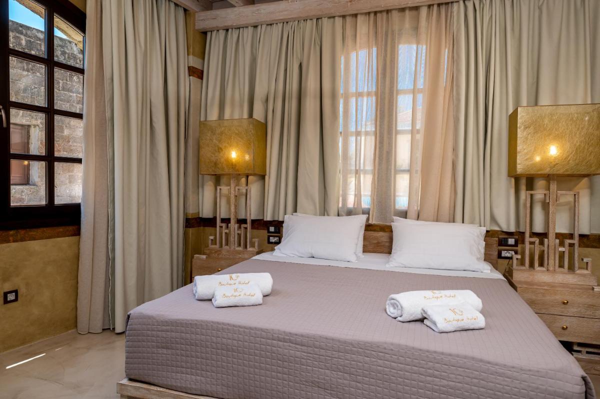 10GR Boutique Hotel & Wine Bar