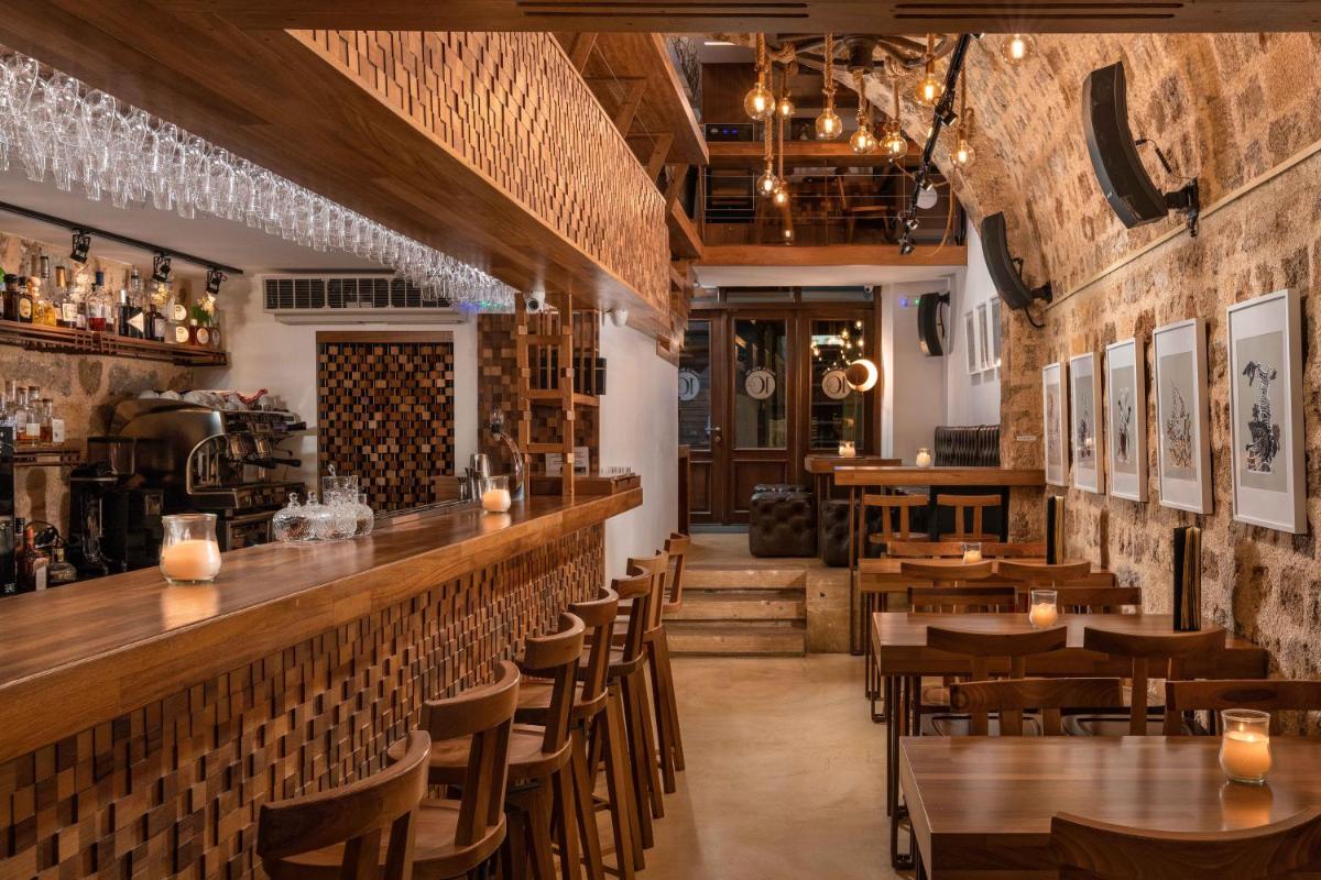 10GR Boutique Hotel & Wine Bar