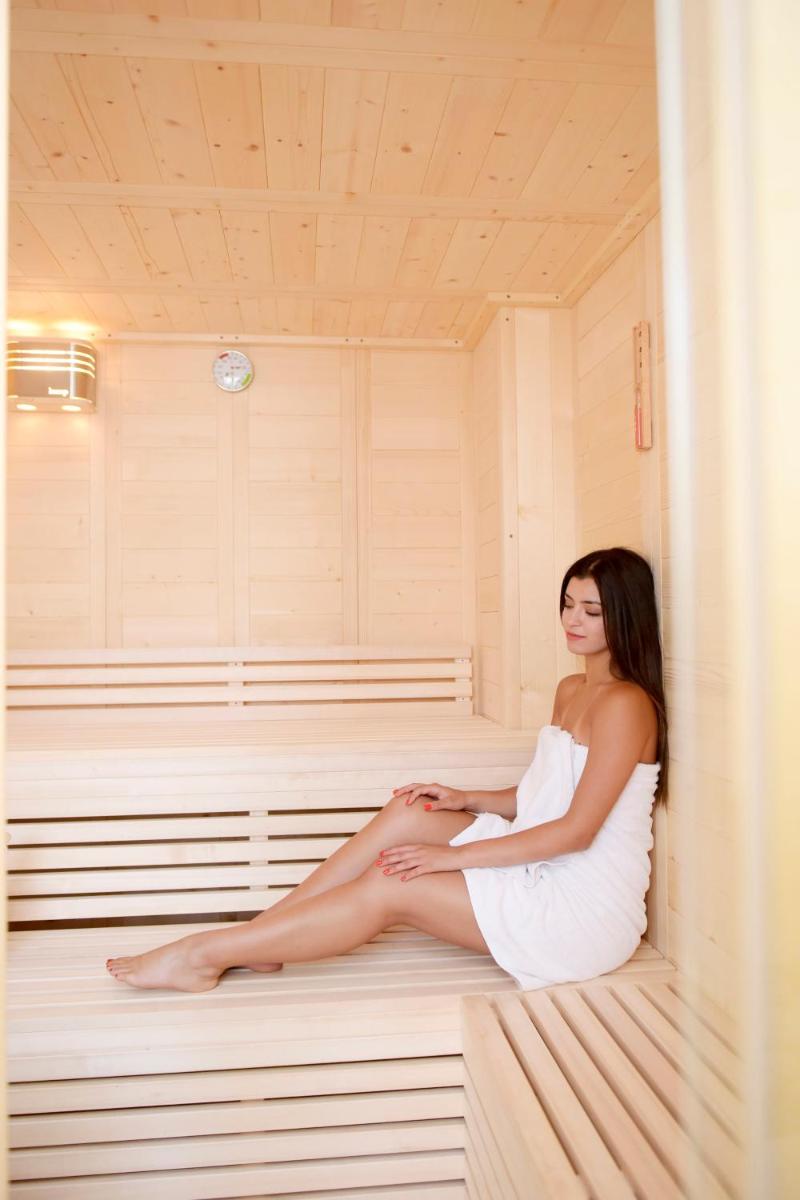 10GR Boutique Hotel & Wine Bar