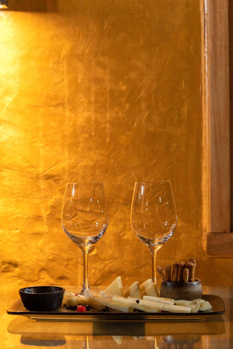 10GR Boutique Hotel & Wine Bar