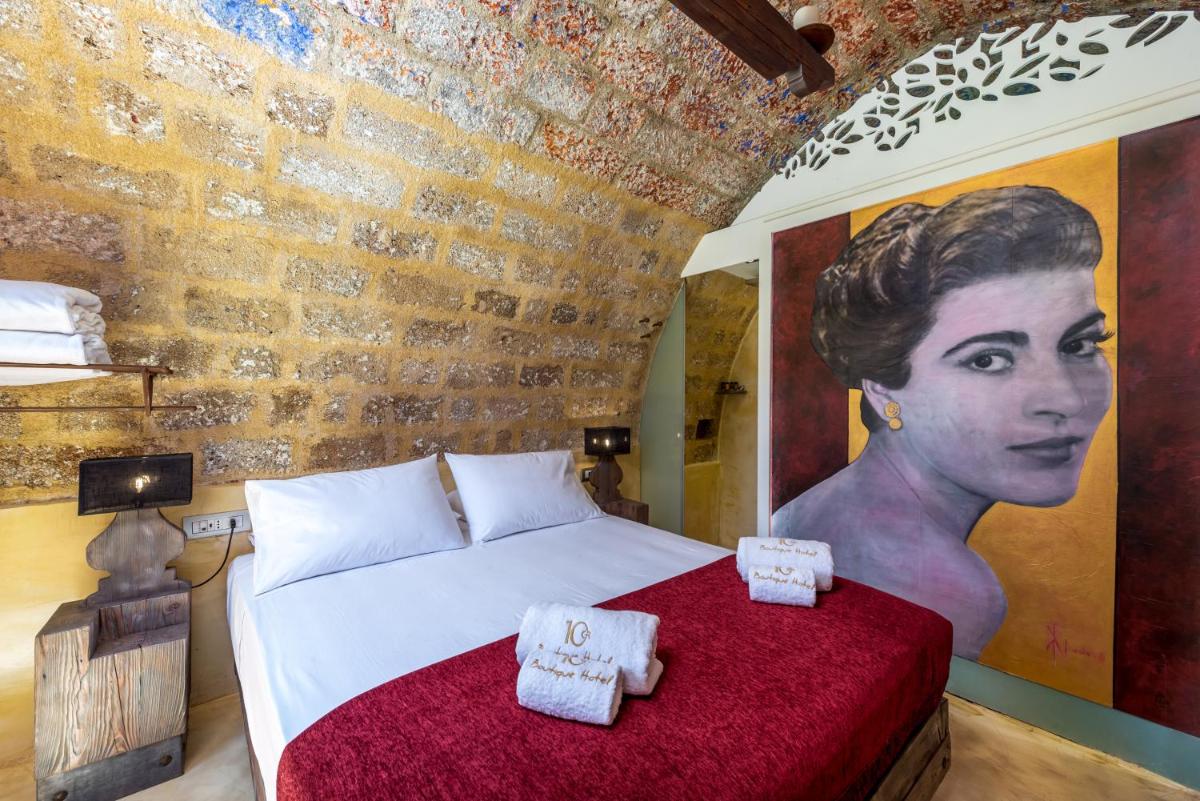 10GR Boutique Hotel & Wine Bar