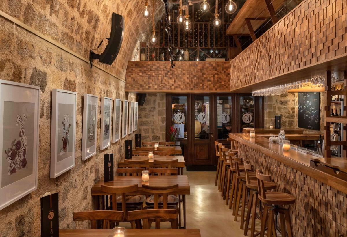 10GR Boutique Hotel & Wine Bar