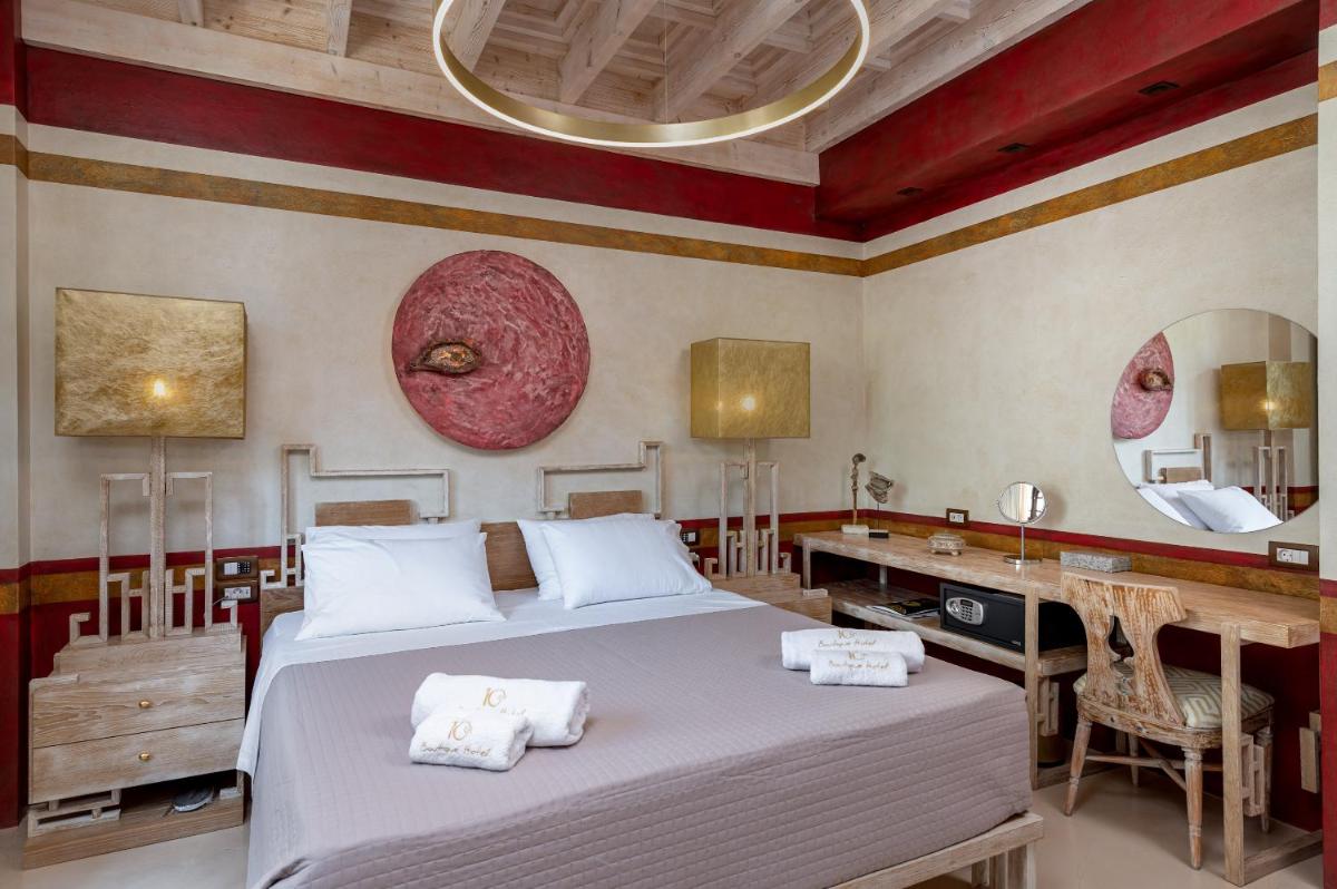 10GR Boutique Hotel & Wine Bar