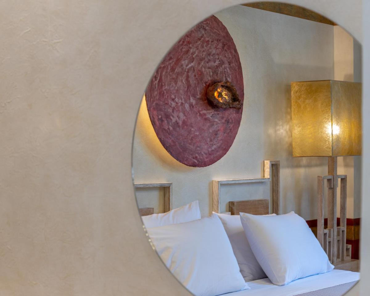 10GR Boutique Hotel & Wine Bar