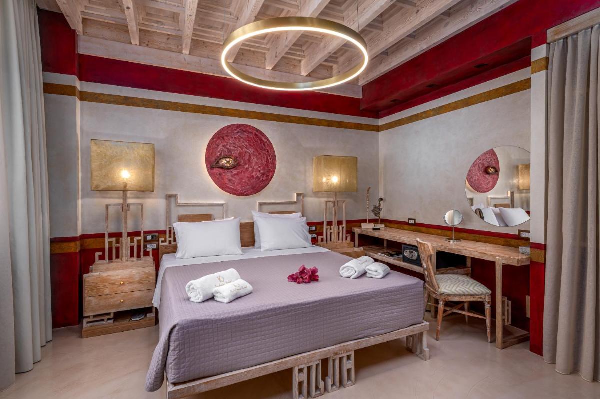 10GR Boutique Hotel & Wine Bar