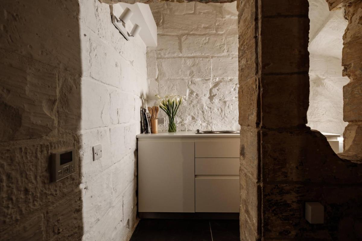19 ROOMS