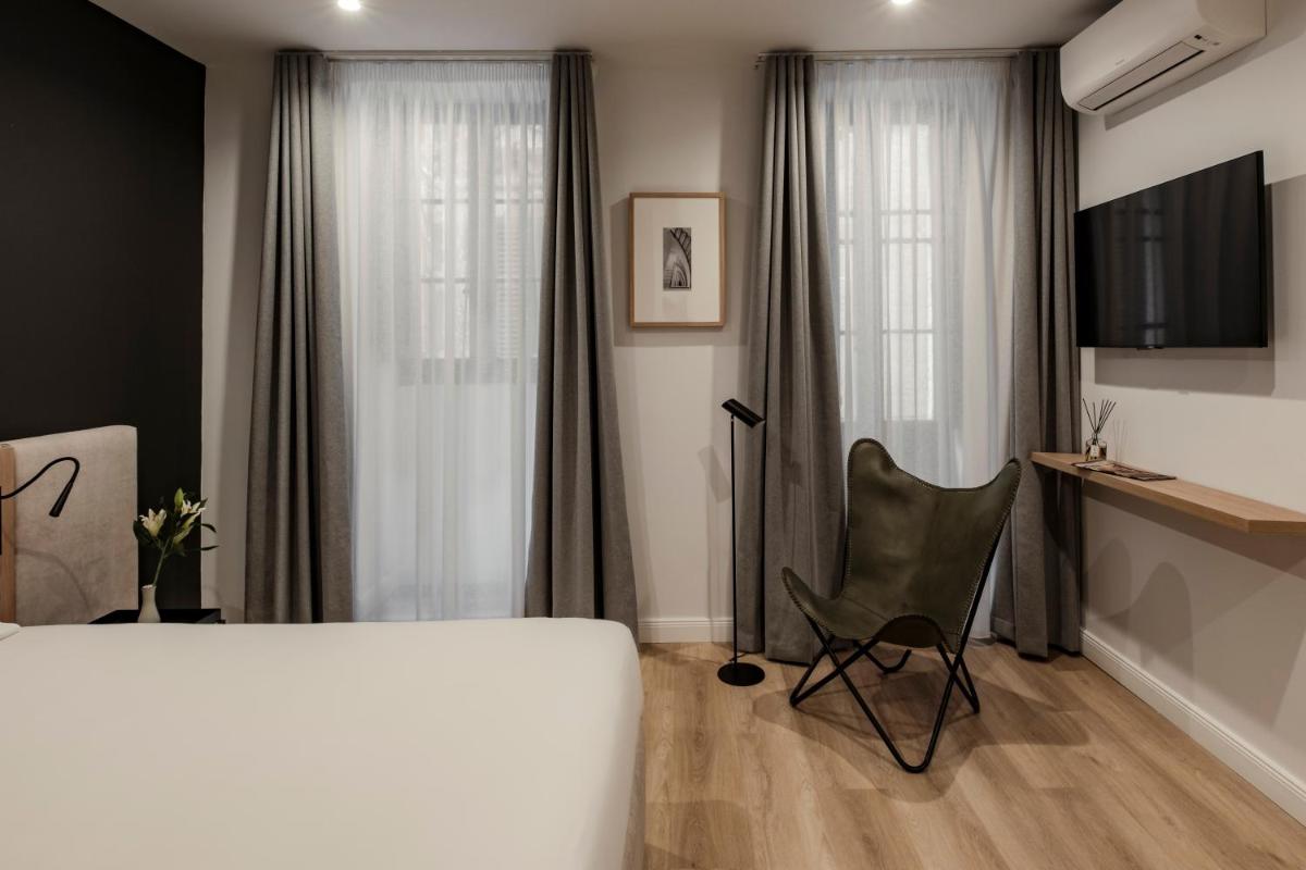 19 ROOMS