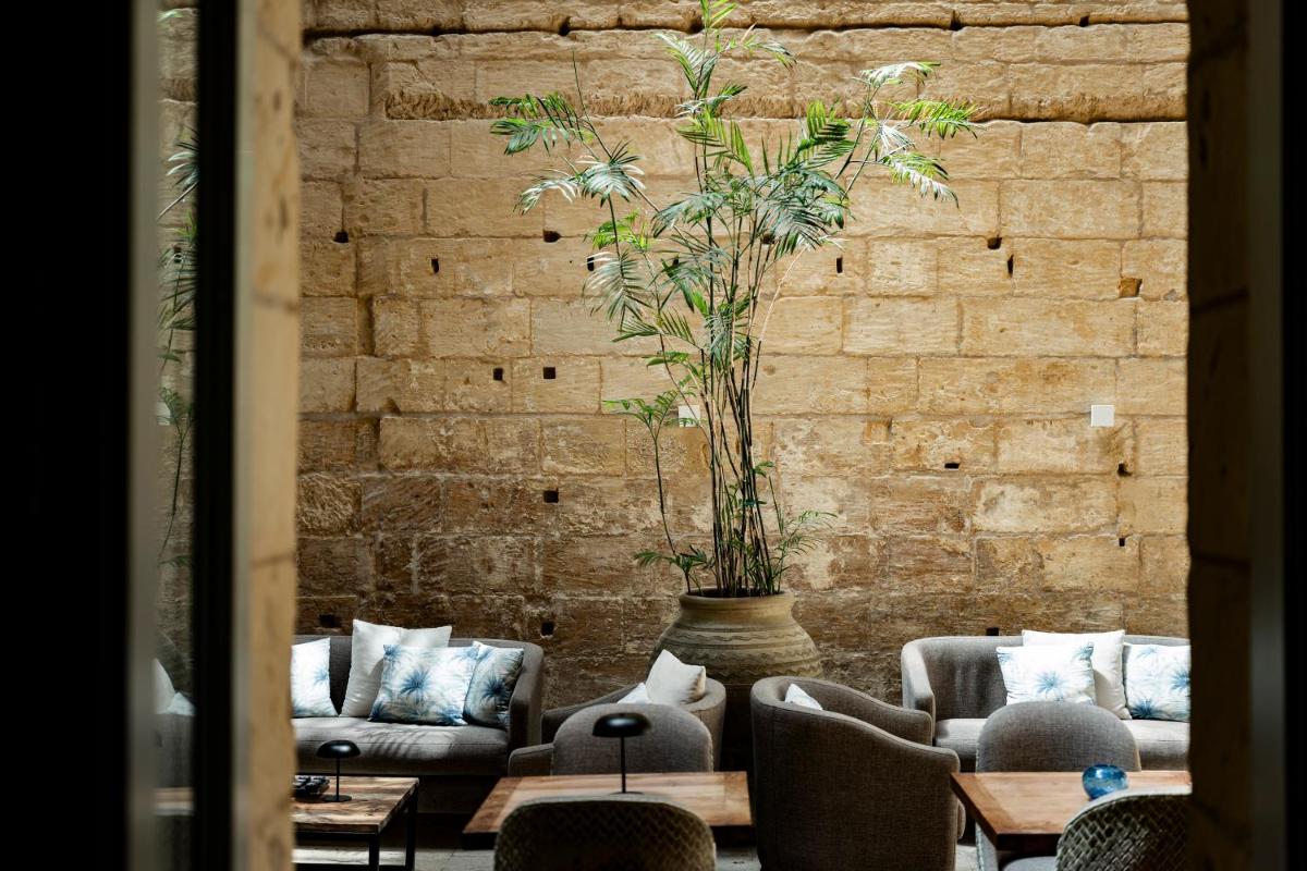 66 Saint Paul's & Spa