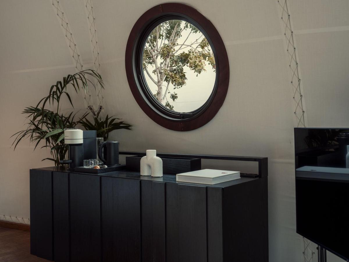 91 Athens Riviera, The Resort