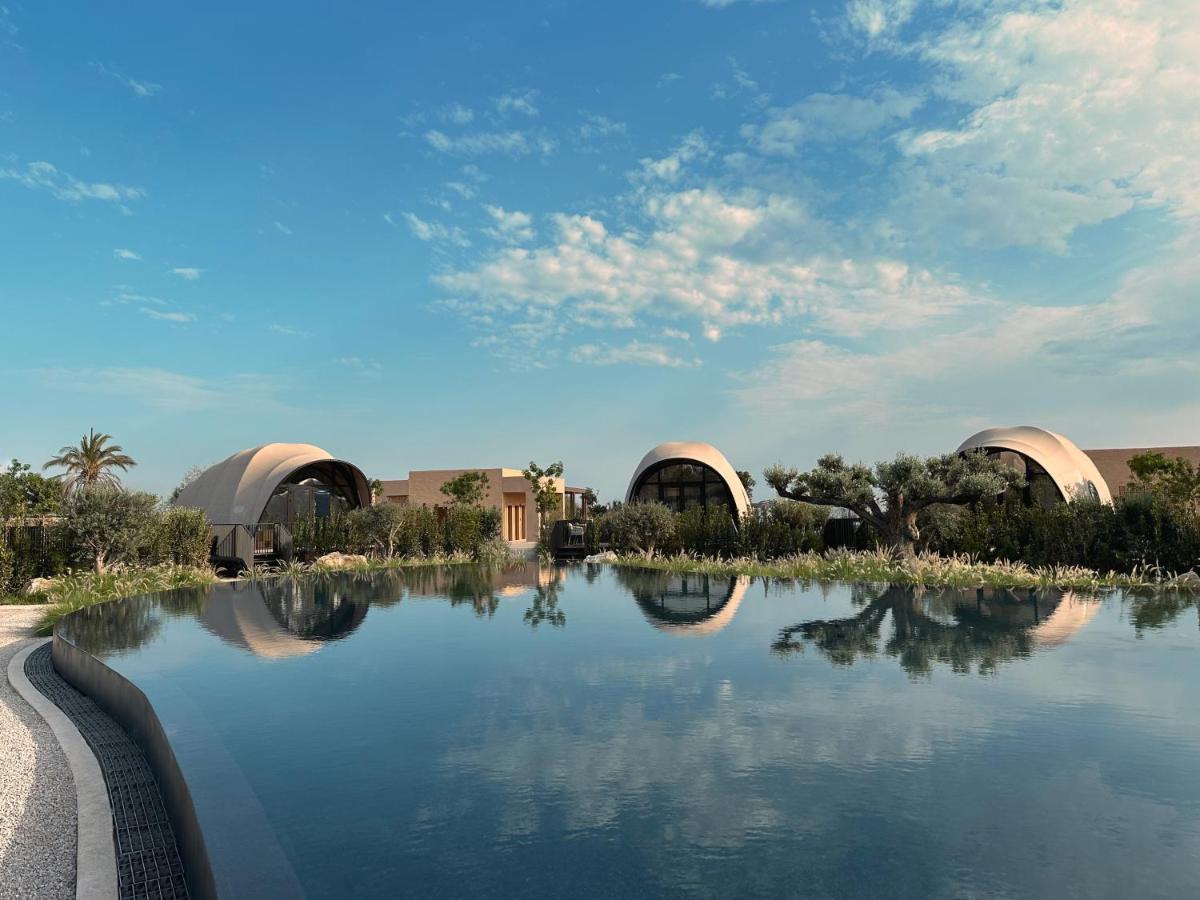 91 Athens Riviera, The Resort