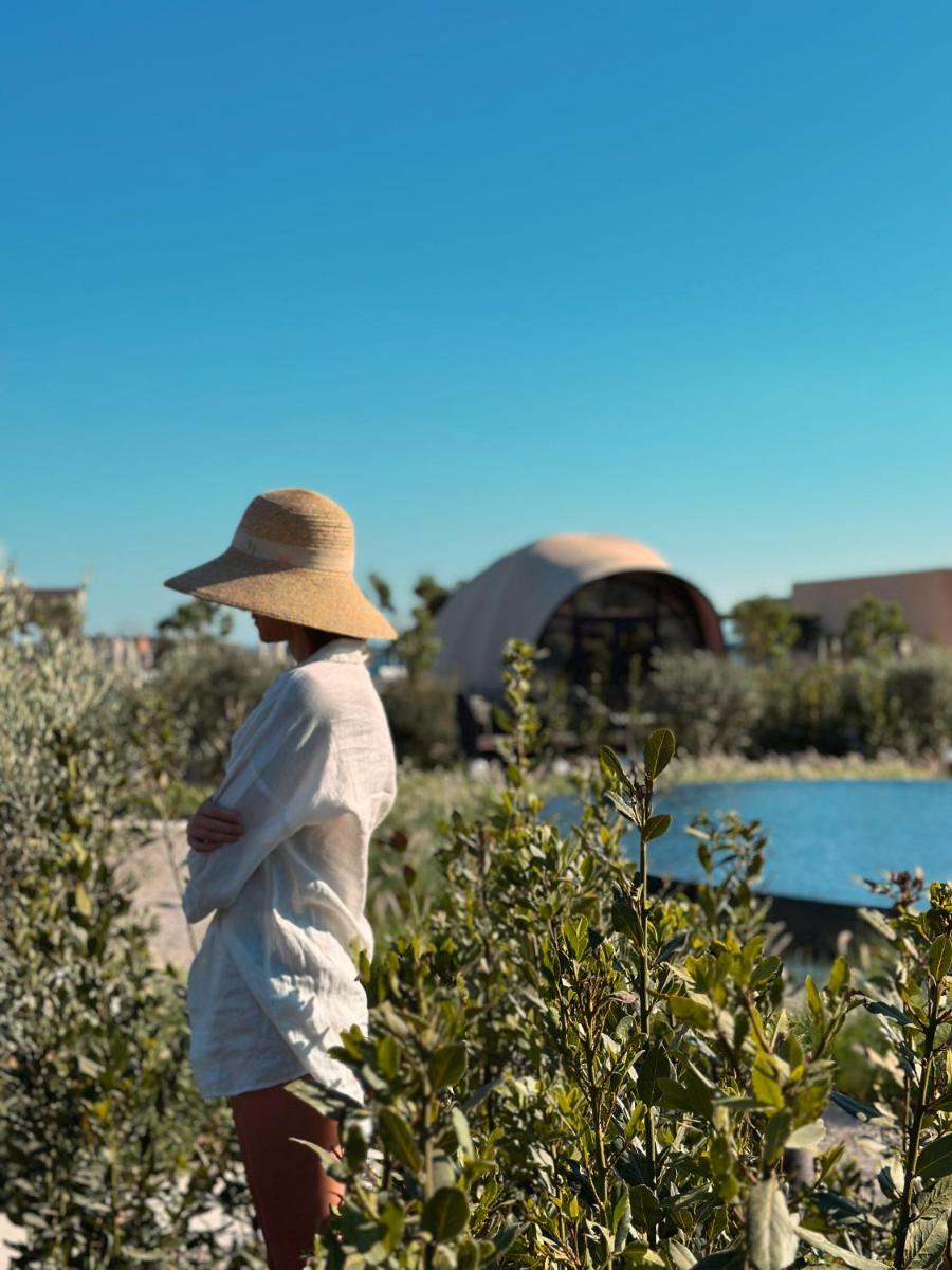 91 Athens Riviera, The Resort