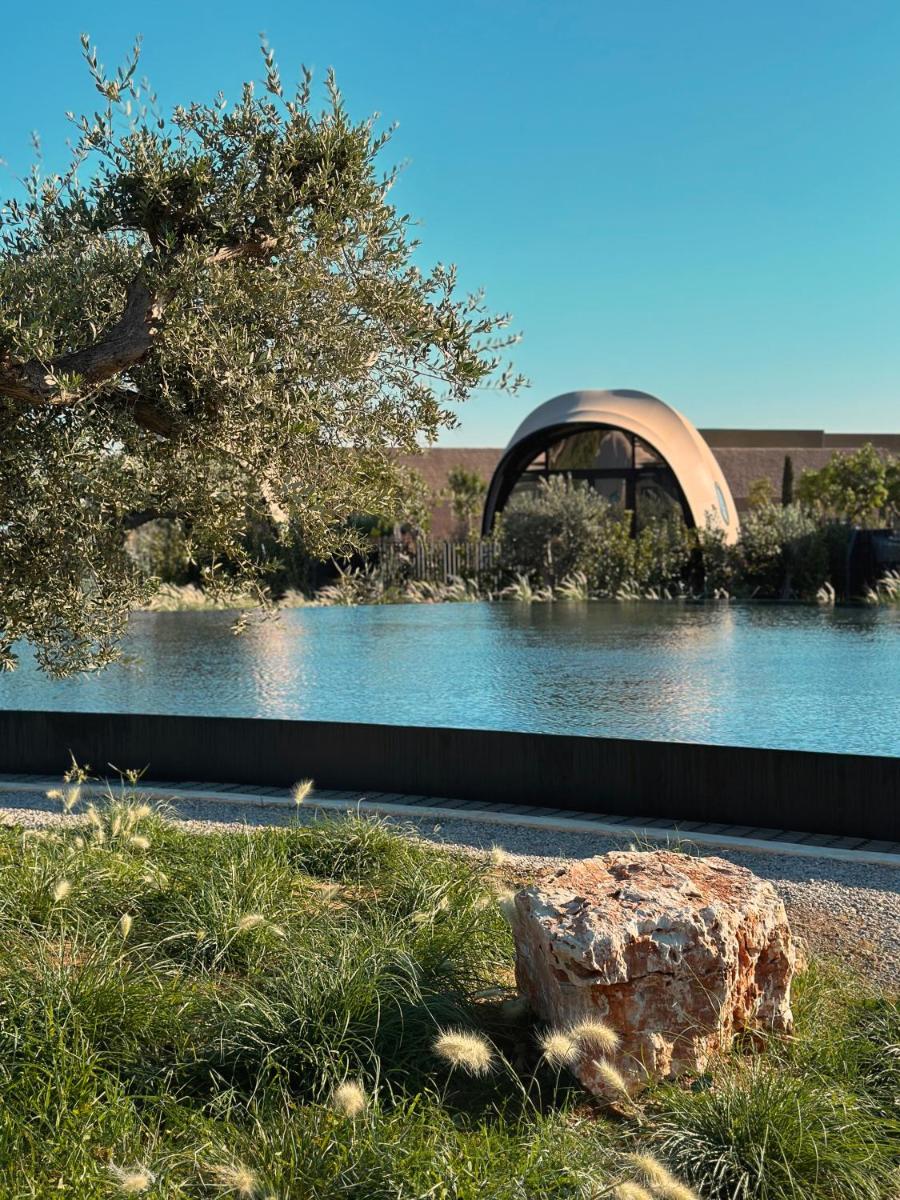 91 Athens Riviera, The Resort