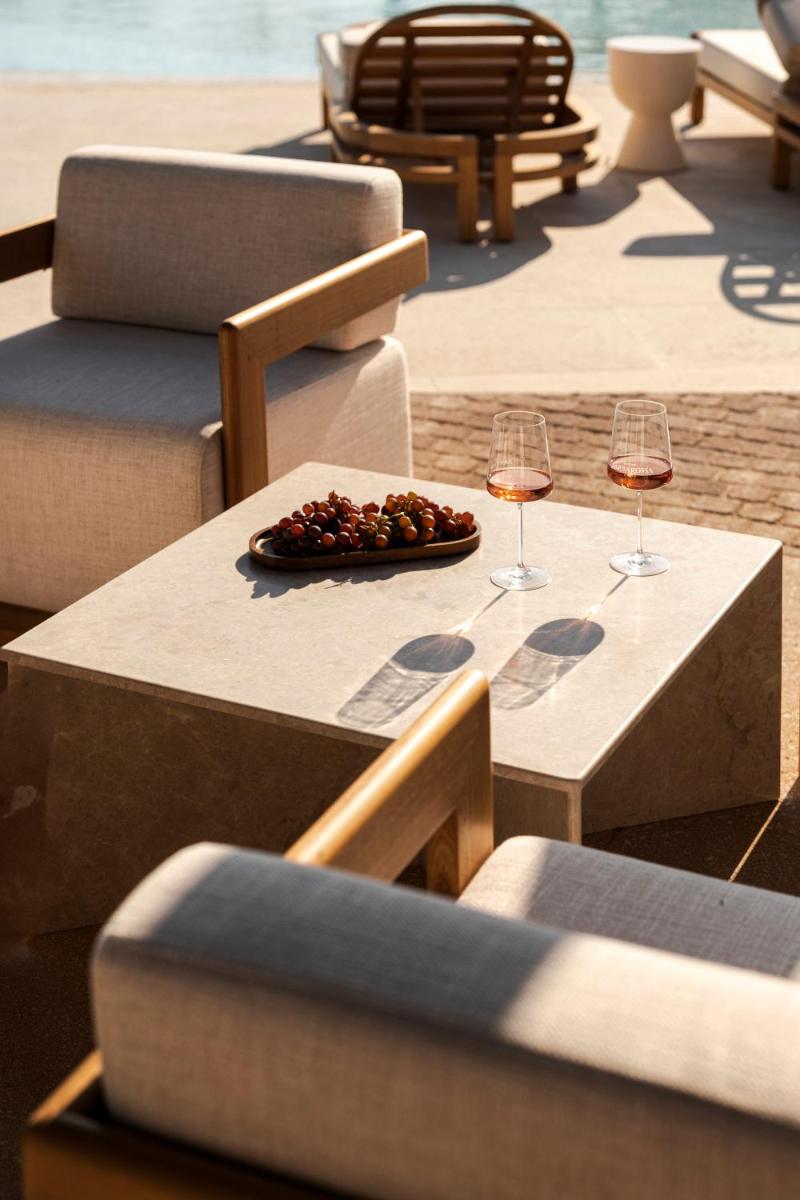 91 Athens Riviera, The Resort