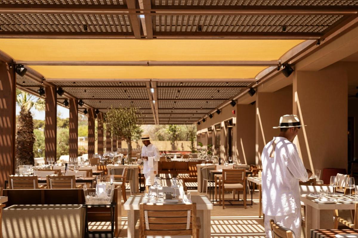 91 Athens Riviera, The Resort