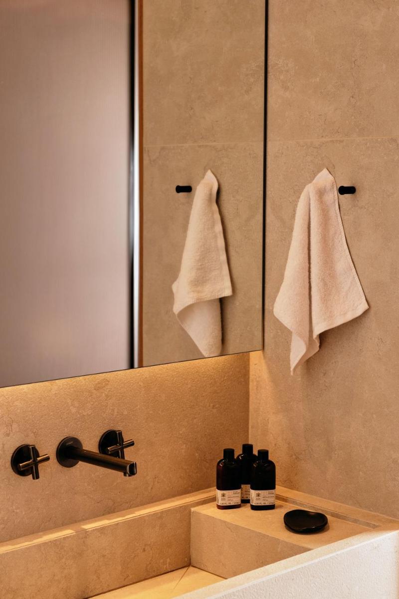 91 Athens Riviera, The Resort