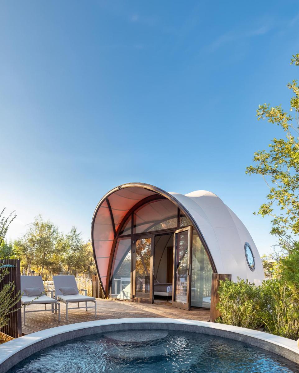 91 Athens Riviera, The Resort