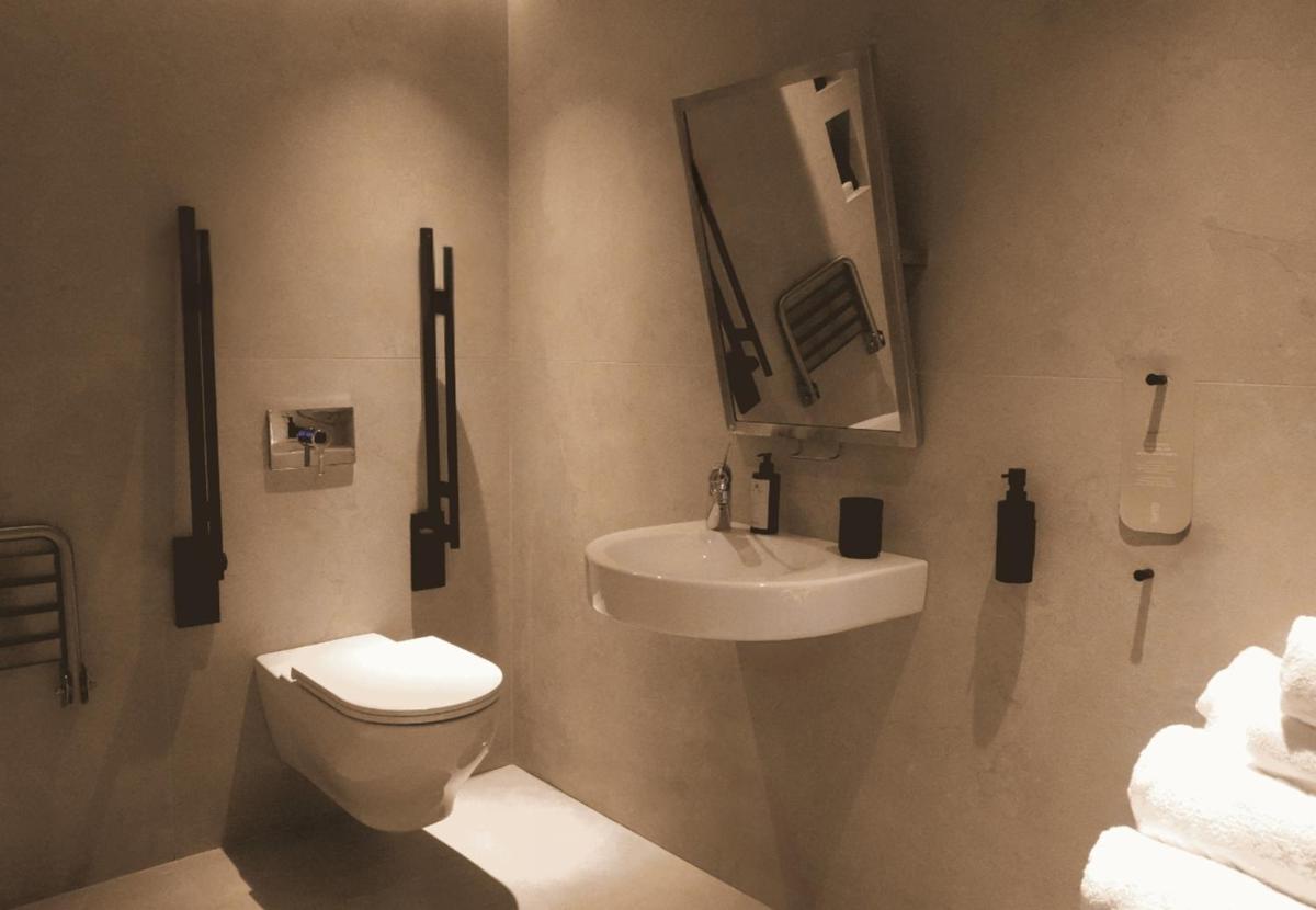 91 Athens Riviera, The Resort