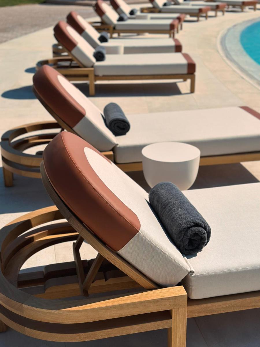 91 Athens Riviera, The Resort