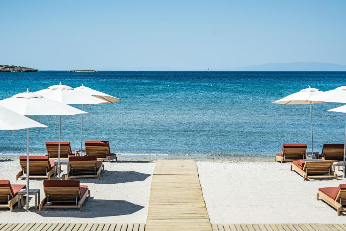 91 Athens Riviera, The Resort