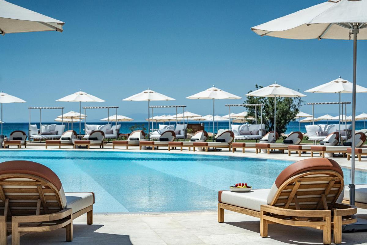 91 Athens Riviera, The Resort