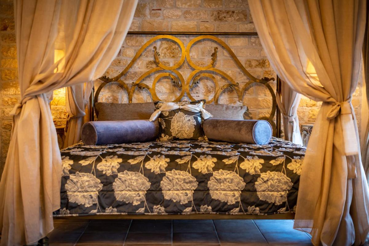 Achtis Hotel