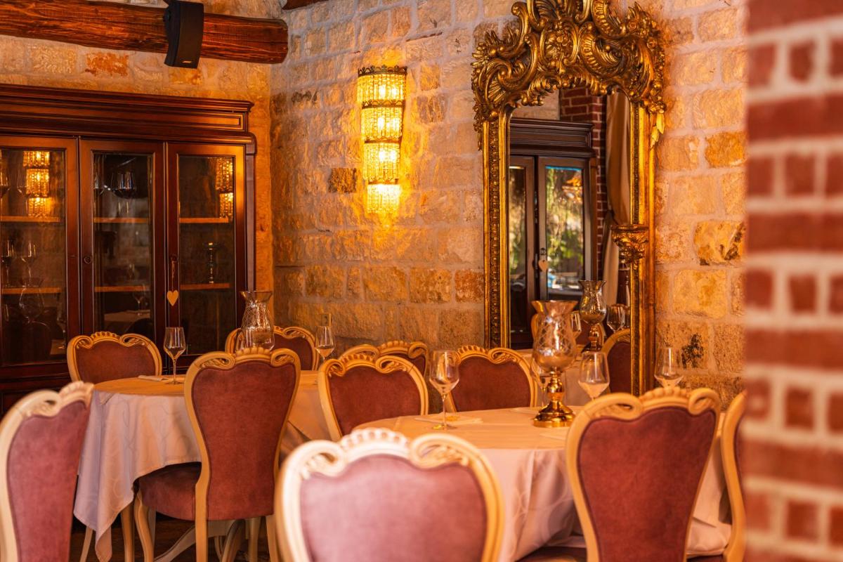 Achtis Hotel