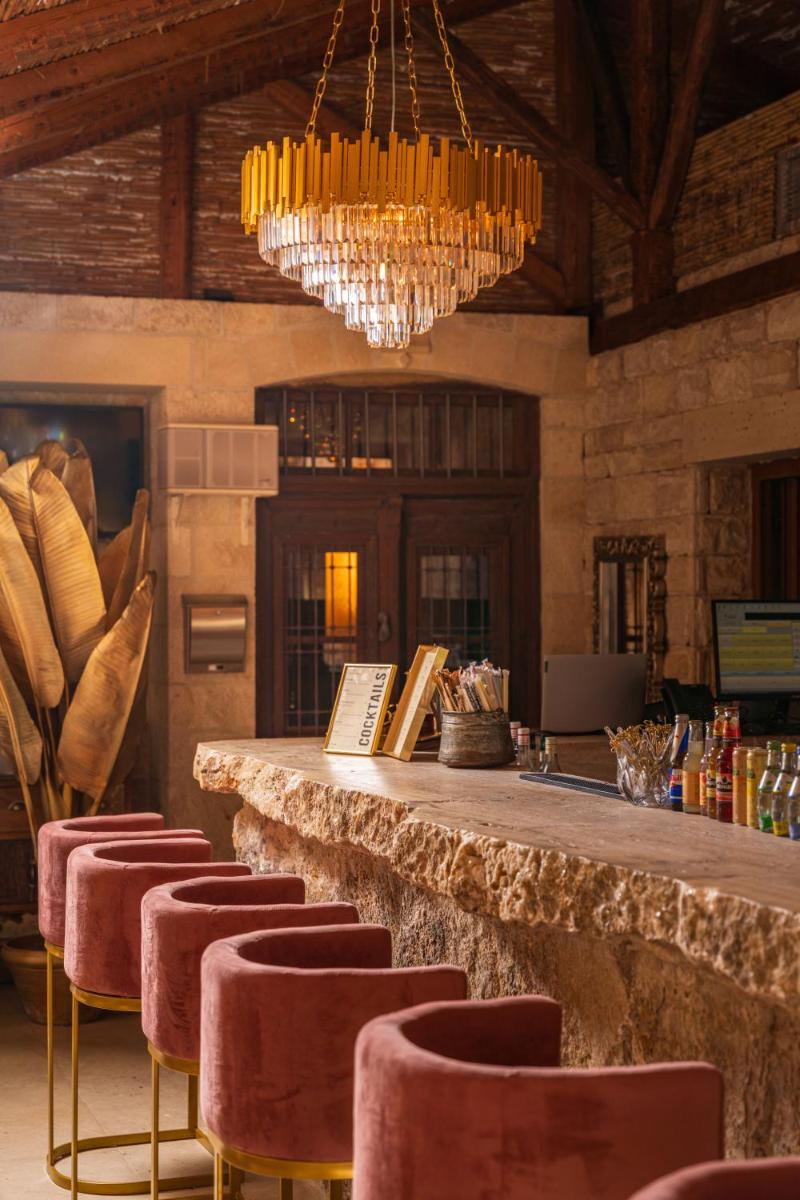 Achtis Hotel