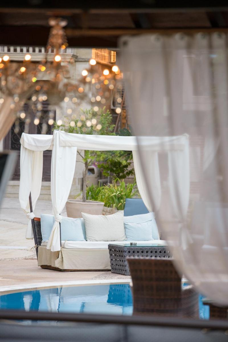 Achtis Hotel