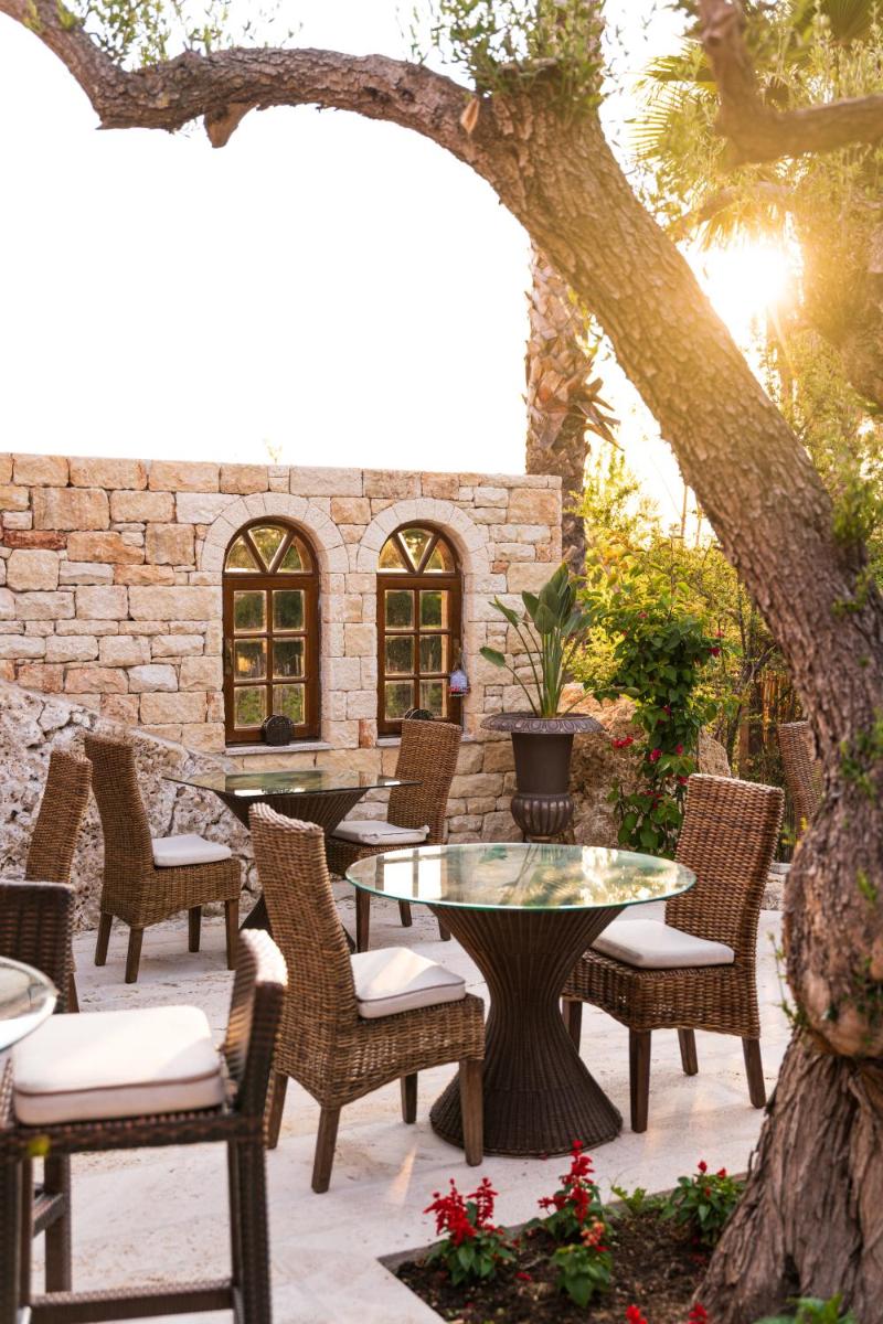 Achtis Hotel