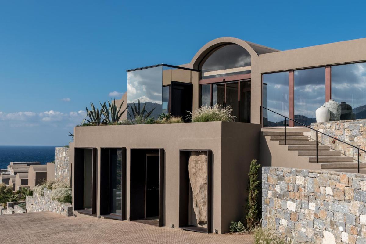 Acro Suites - A Wellbeing Resort