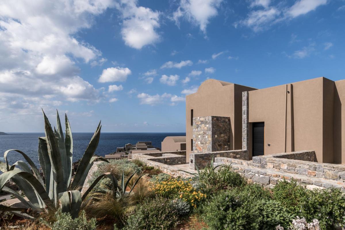 Acro Suites - A Wellbeing Resort